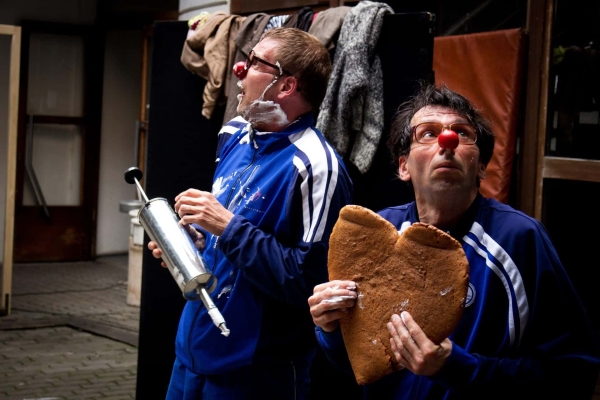 Labil Bones – Cvičenci za čárou